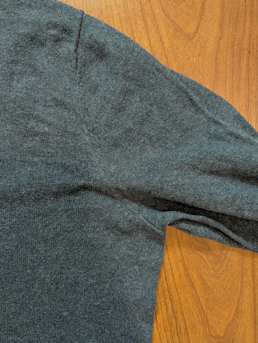 J.Crew Everyday Cotton/Cashmere V-Neck Sweater Blue/Grey Mens Large (Small Flaw) - Picture 7 of 11